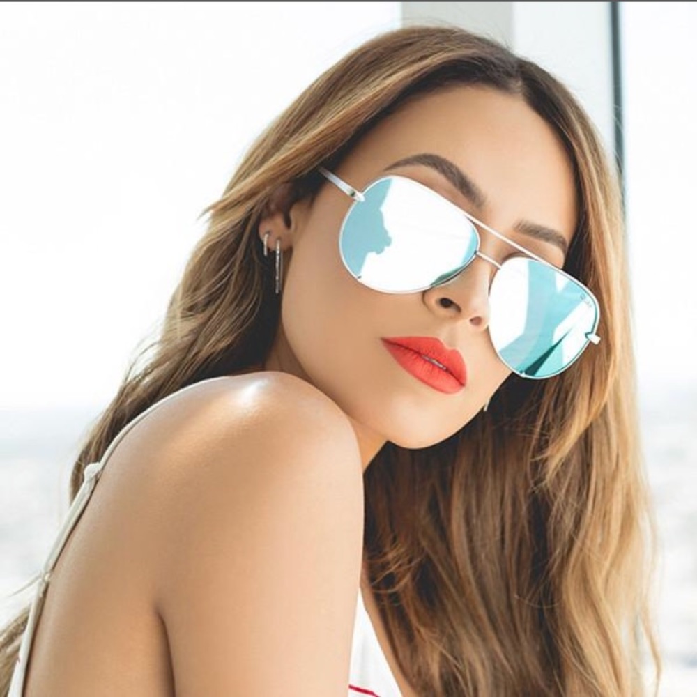 NWT Quay x desi Perkins High Key blue/silver